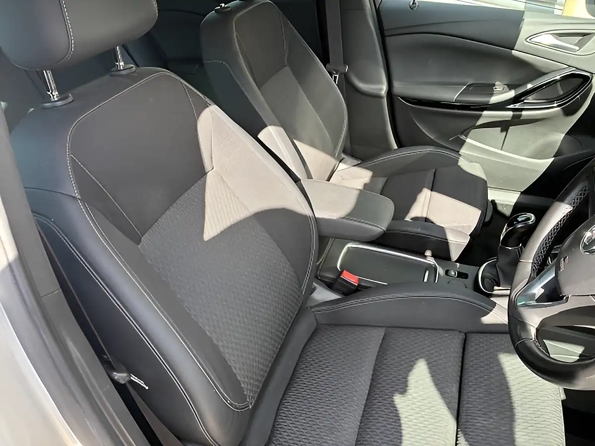 Used 2019 Vauxhall Astra Griffin Silver - Interior and Exterior details 13