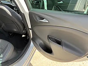 Used 2019 Vauxhall Astra Griffin Silver - Interior and Exterior details 16