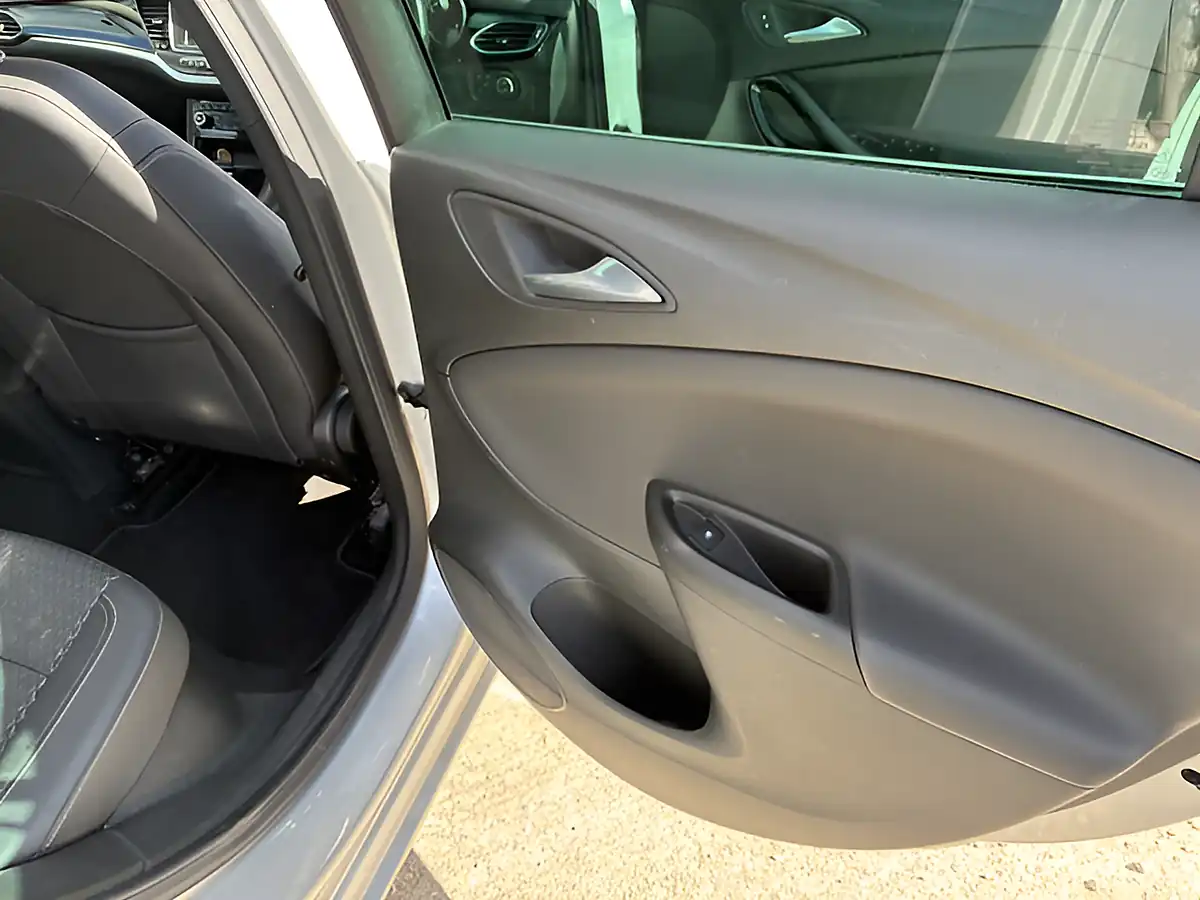Used 2019 Vauxhall Astra Griffin Silver - Interior and Exterior details 16