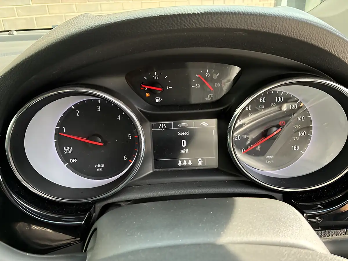 Used 2019 Vauxhall Astra Griffin Silver - Interior and Exterior details 17