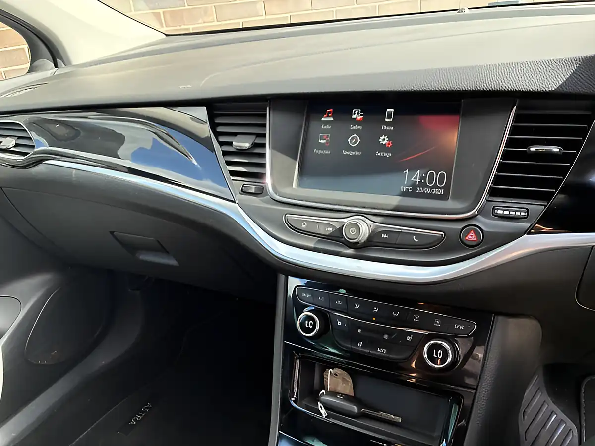 Used 2019 Vauxhall Astra Griffin Silver - Interior and Exterior details 18