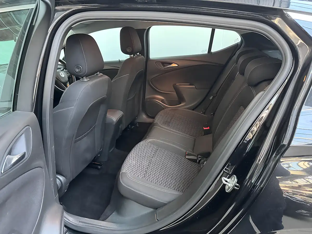 Used 2019 Vauxhall Astra Sri Black - Interior and Exterior details 10