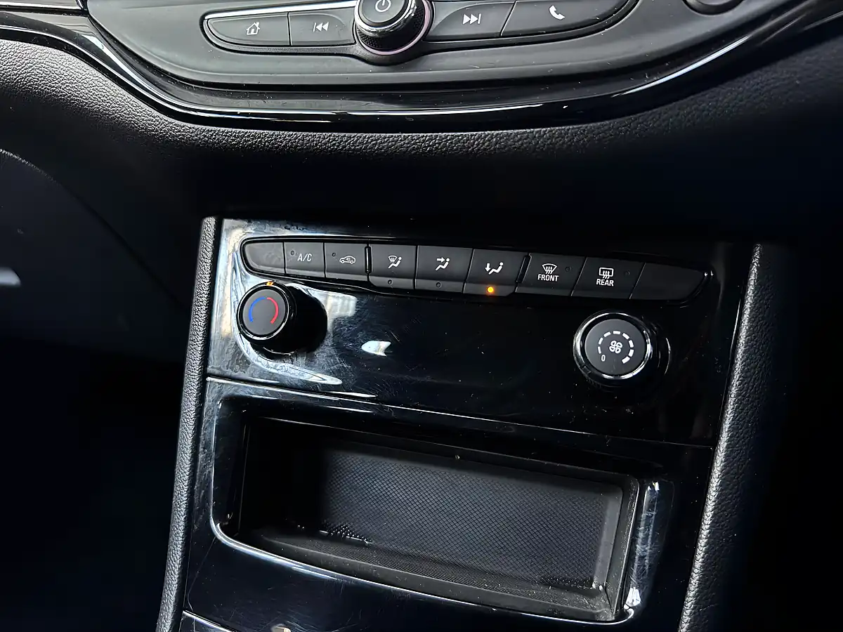 Used 2019 Vauxhall Astra Sri Black - Interior and Exterior details 15