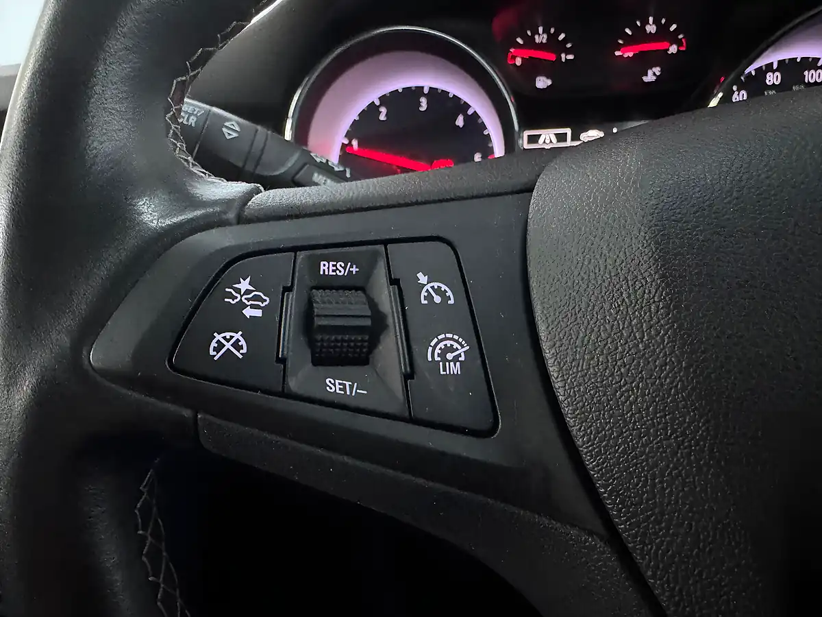 Used 2019 Vauxhall Astra Sri Black - Interior and Exterior details 17