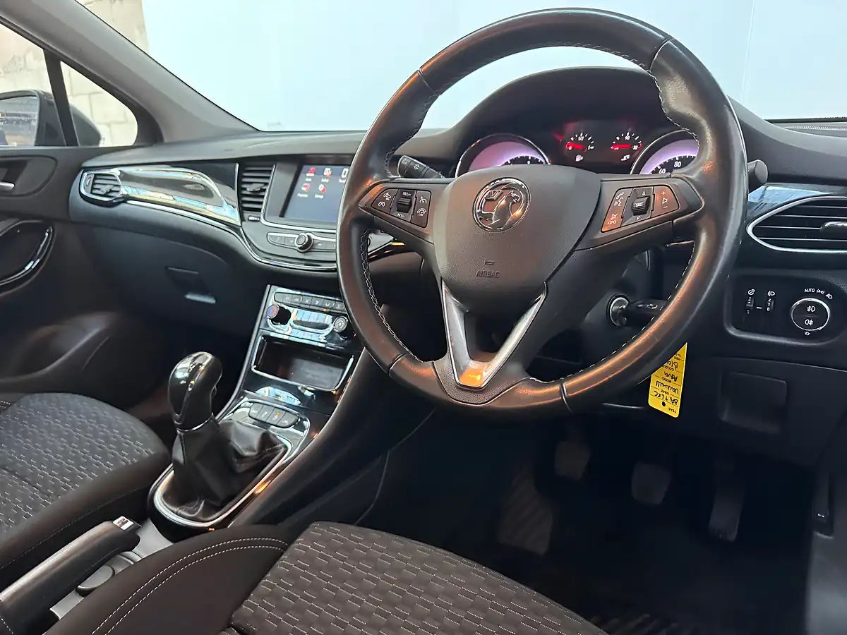 Used 2019 Vauxhall Astra Sri Black - Interior and Exterior details 3
