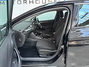 Used 2019 Vauxhall Astra Sri Black - Interior and Exterior details 9
