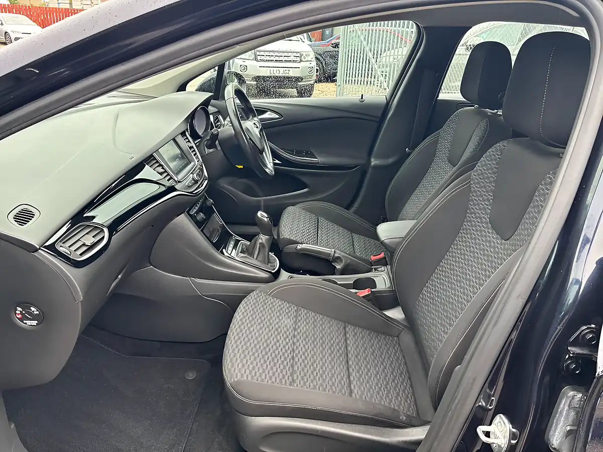 Used 2019 Vauxhall Astra Sri Blue - Interior and Exterior details 19