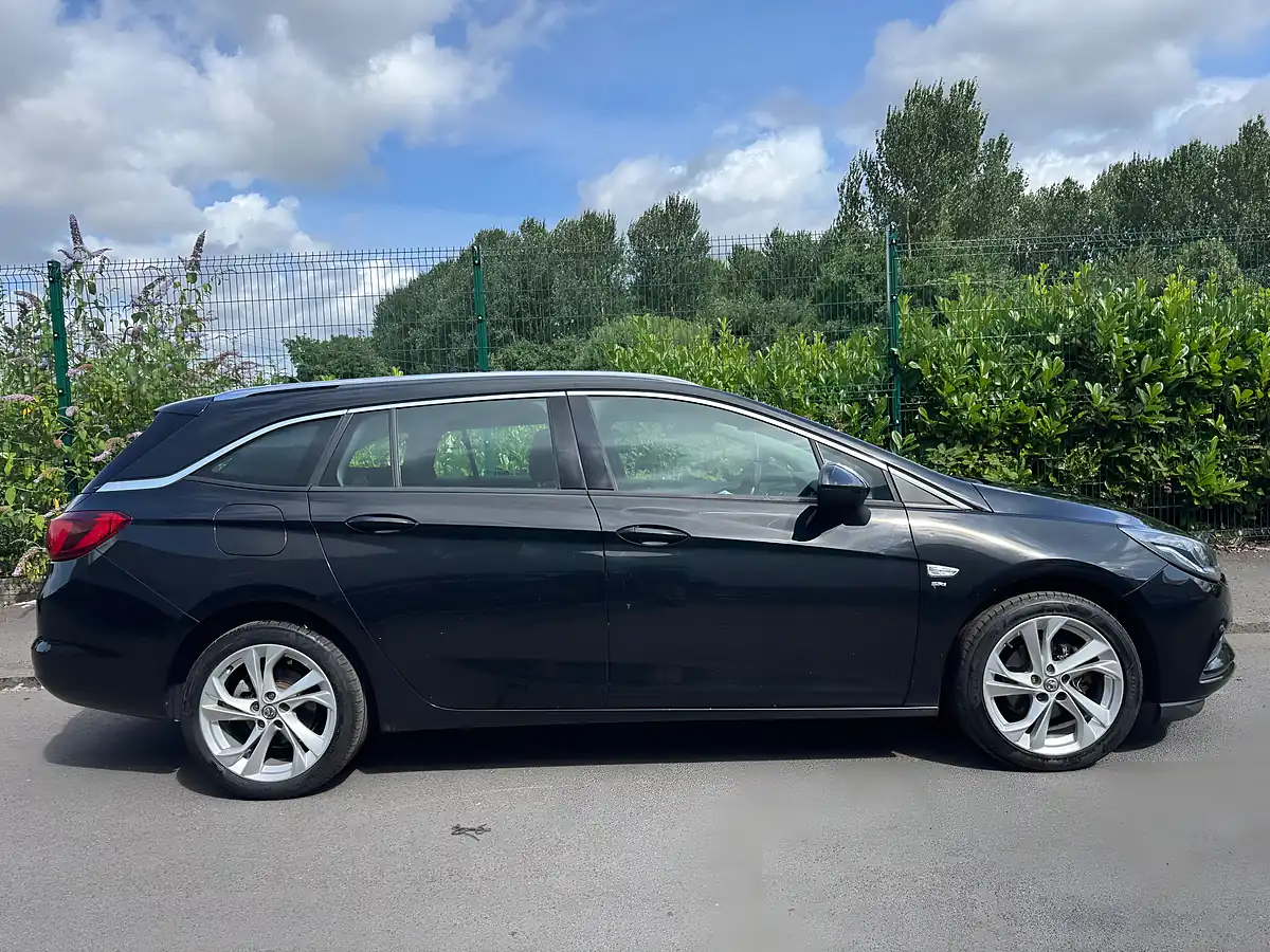 Used 2019 Vauxhall Astra Sri Nav Black - Interior and Exterior details 2
