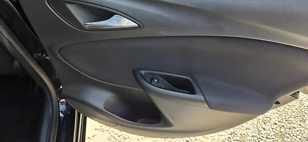 Used 2019 Vauxhall Astra Sri Nav Black - Interior and Exterior details 15