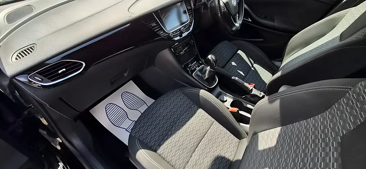 Used 2019 Vauxhall Astra Sri Nav Black - Interior and Exterior details 18