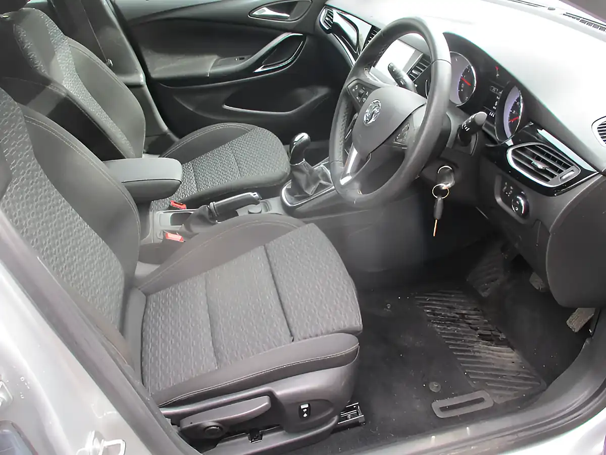 Used 2019 Vauxhall Astra Sri Silver - Interior and Exterior details 13