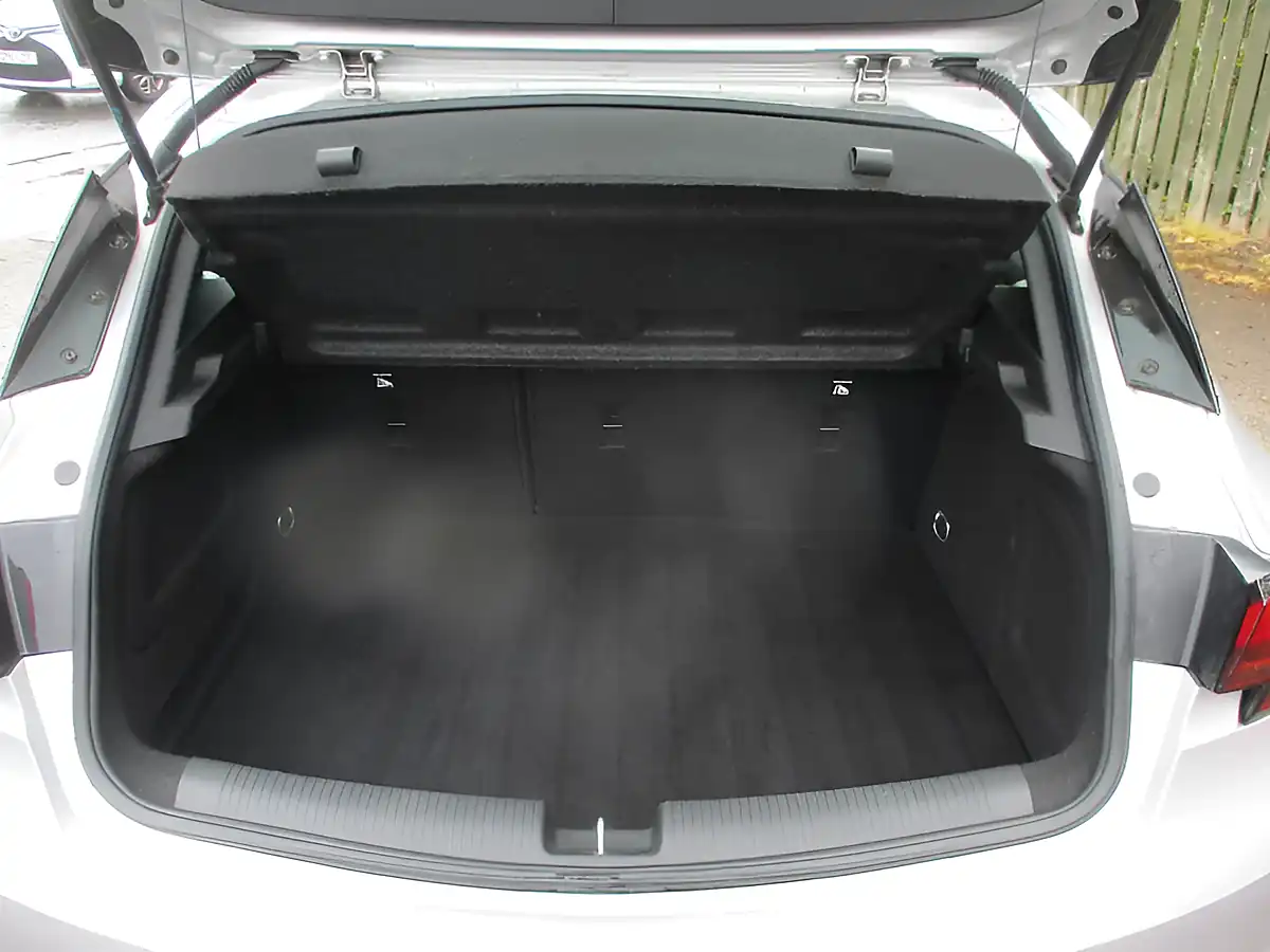 Used 2019 Vauxhall Astra Sri Silver - Interior and Exterior details 15