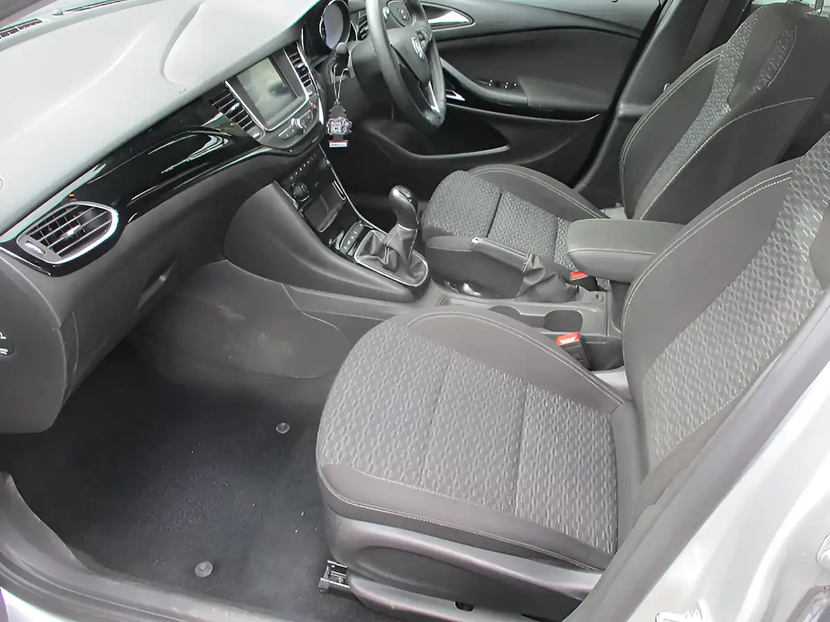 Used 2019 Vauxhall Astra Sri Silver - Interior and Exterior details 18