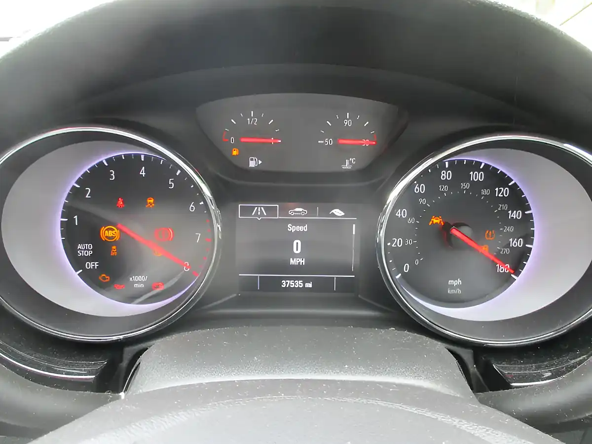 Used 2019 Vauxhall Astra Sri Silver - Interior and Exterior details 19