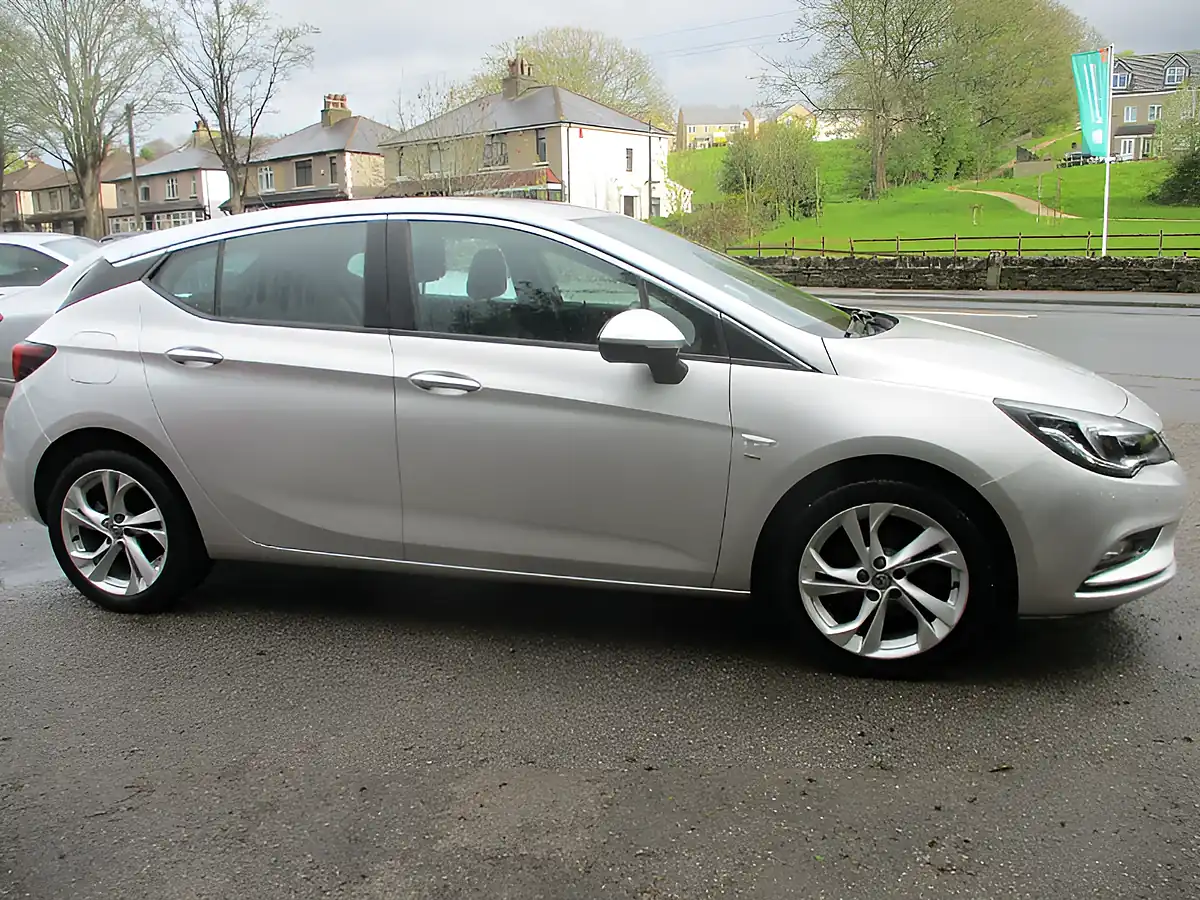 Used 2019 Vauxhall Astra Sri Silver - Interior and Exterior details 4