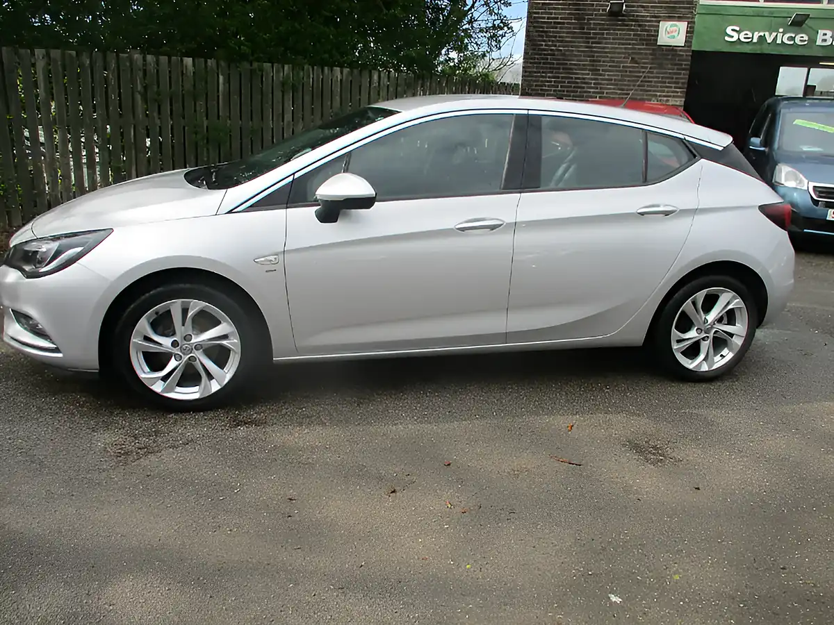 Used 2019 Vauxhall Astra Sri Silver - Interior and Exterior details 8