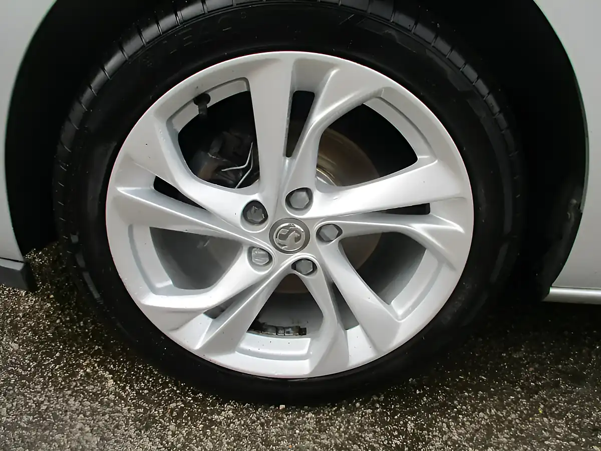 Used 2019 Vauxhall Astra Sri Silver - Interior and Exterior details 9
