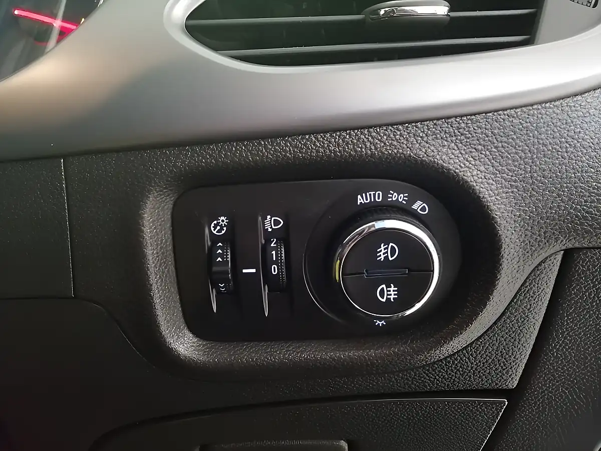 Used 2019 Vauxhall Astra Tech Line Nav Blue - Interior and Exterior details 18
