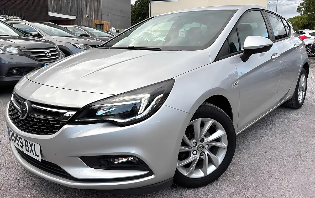 Used 2019 Vauxhall Astra Tech Line Nav Silver - Interior and Exterior details 4
