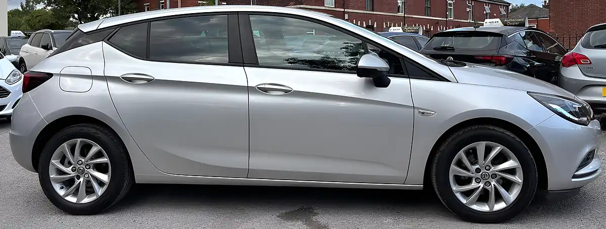 Used 2019 Vauxhall Astra Tech Line Nav Silver - Interior and Exterior details 9