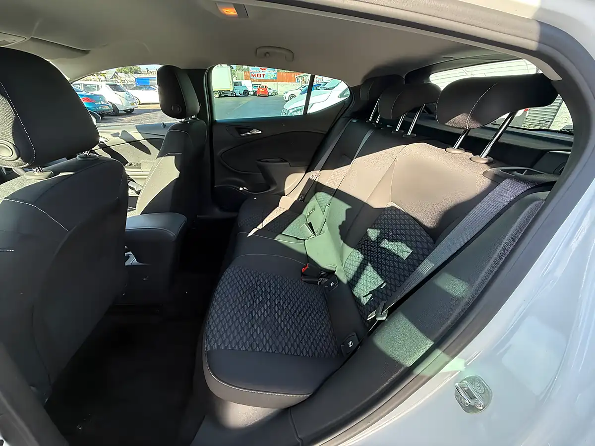 Used 2019 Vauxhall Astra Tech Line White - Interior and Exterior details 12