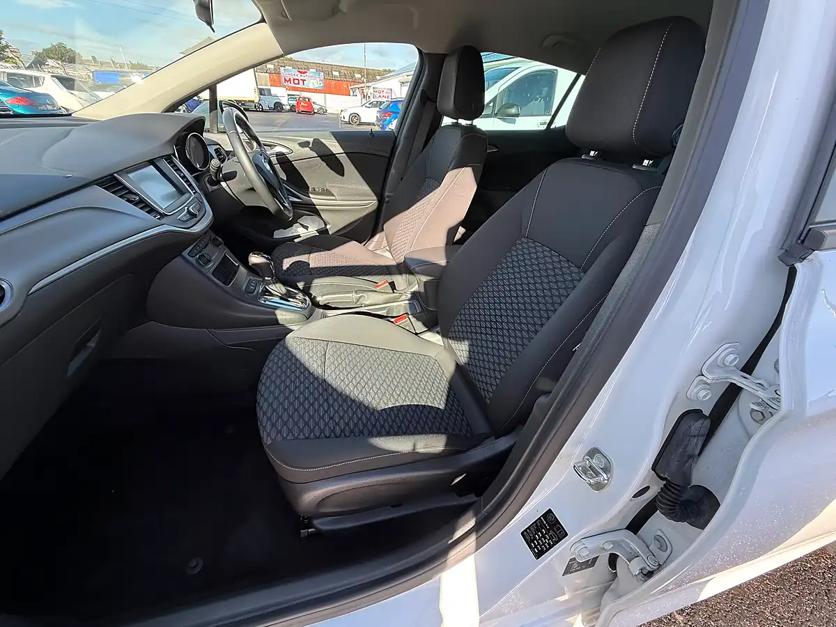 Used 2019 Vauxhall Astra Tech Line White - Interior and Exterior details 13