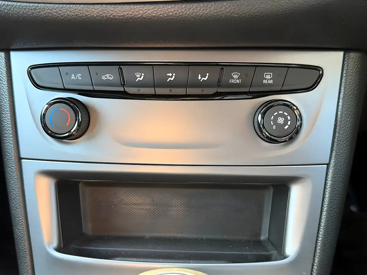 Used 2019 Vauxhall Astra Tech Line White - Interior and Exterior details 14