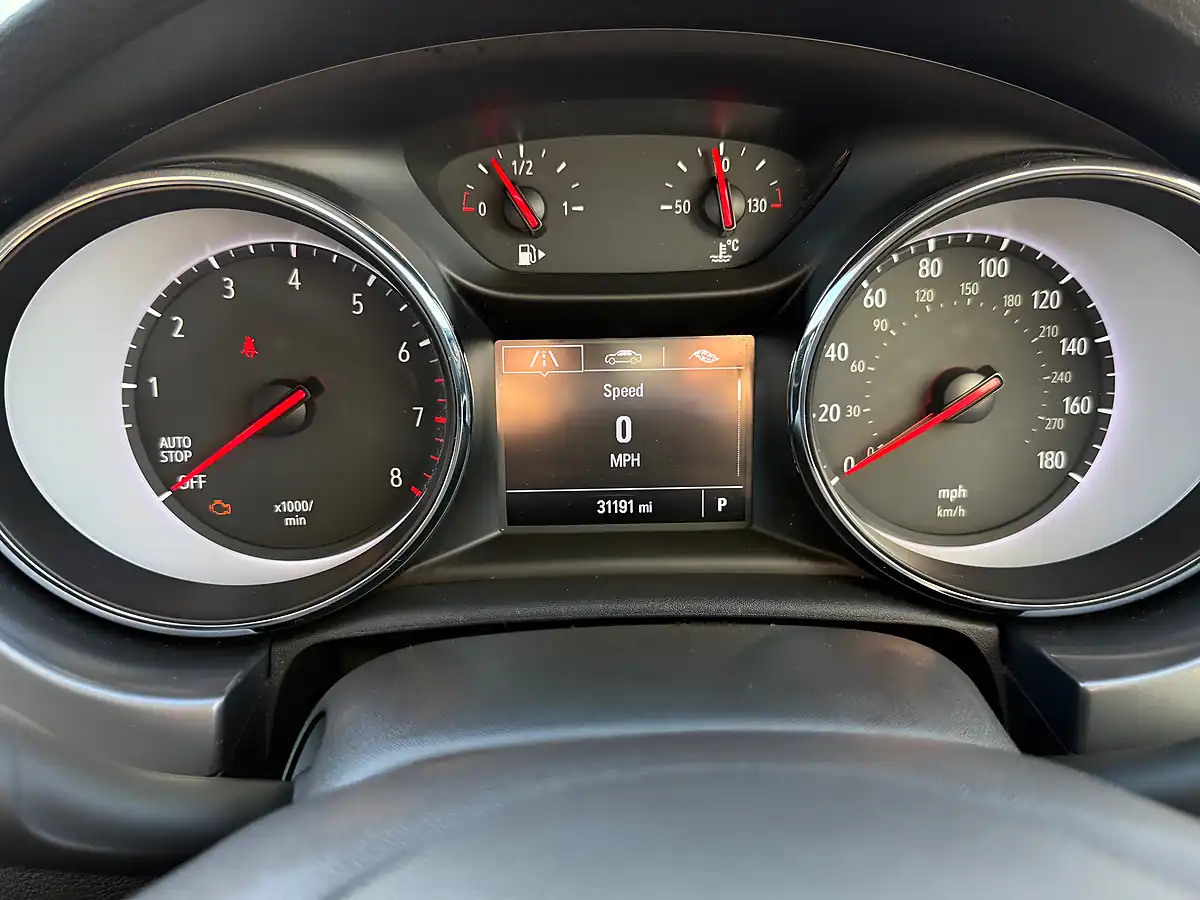 Used 2019 Vauxhall Astra Tech Line White - Interior and Exterior details 20