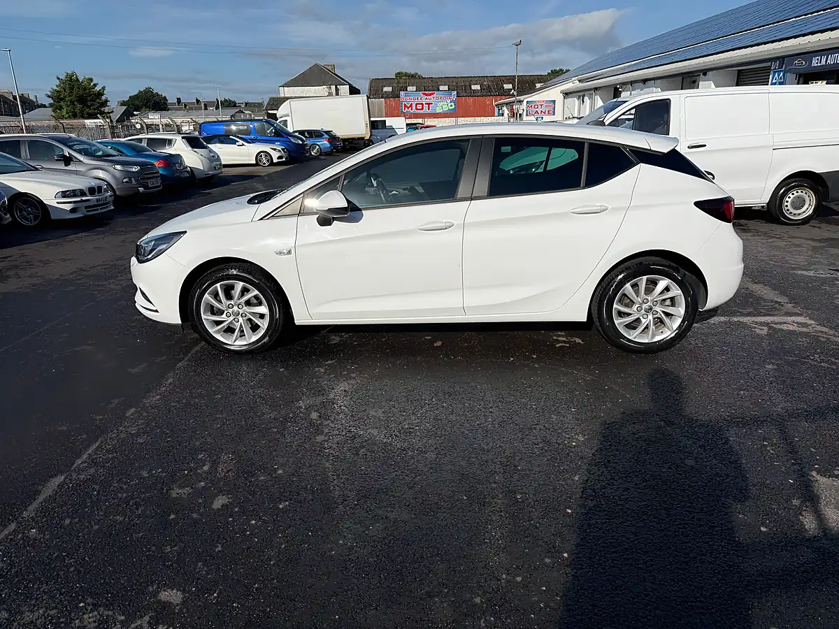Used 2019 Vauxhall Astra Tech Line White - Interior and Exterior details 8