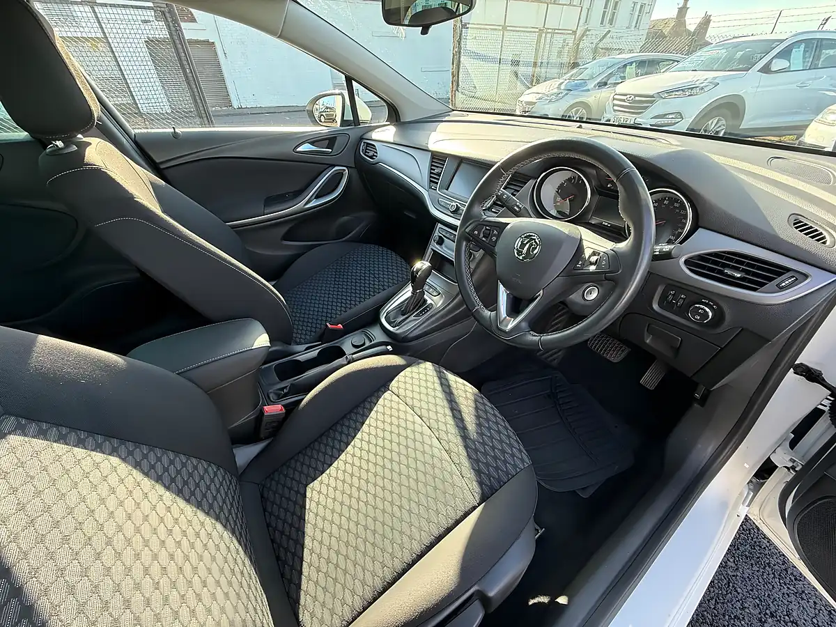 Used 2019 Vauxhall Astra Tech Line White - Interior and Exterior details 9