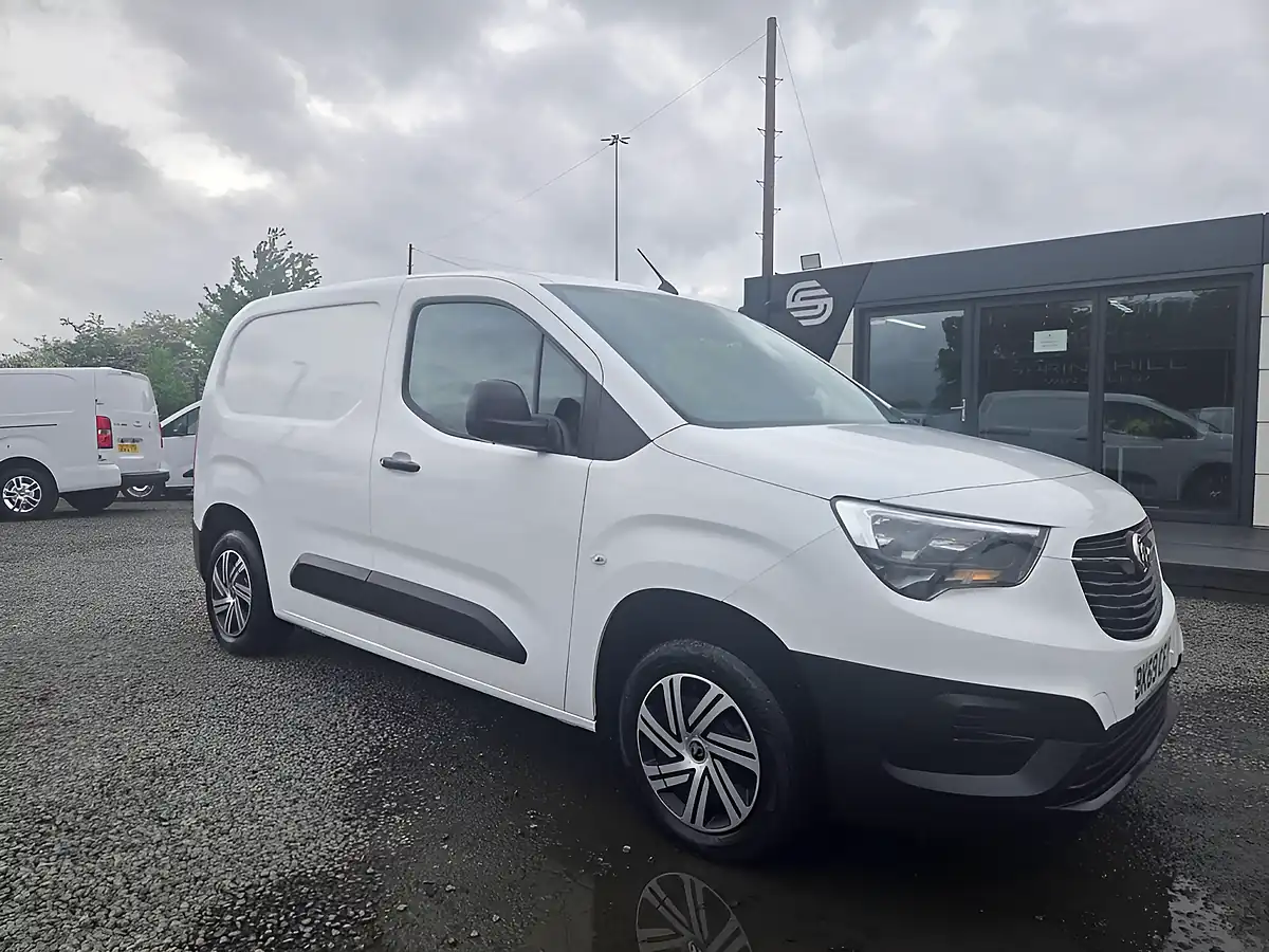 Used 2019 Vauxhall Combo 2000 Edition L1 H1 White - Front View