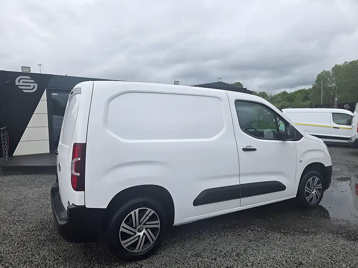 Used 2019 Vauxhall Combo 2000 Edition L1 H1 White - Interior and Exterior details 4