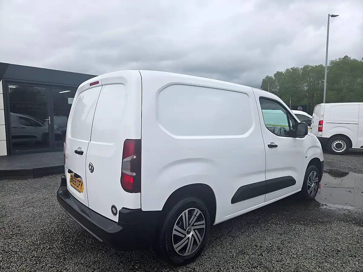 Used 2019 Vauxhall Combo 2000 Edition L1 H1 White - Interior and Exterior details 5