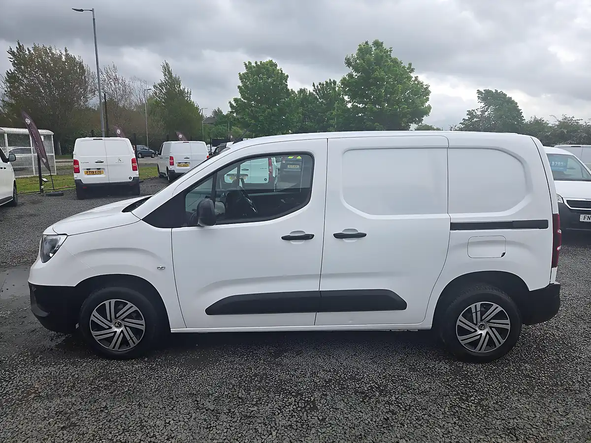 Used 2019 Vauxhall Combo 2000 Edition L1 H1 White - Interior and Exterior details 8