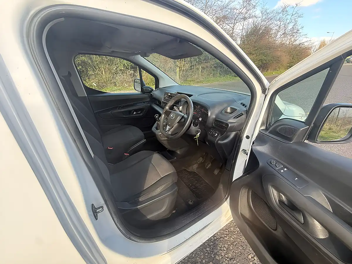 Used 2019 Vauxhall Combo 2000 Edition White - Interior and Exterior details 10