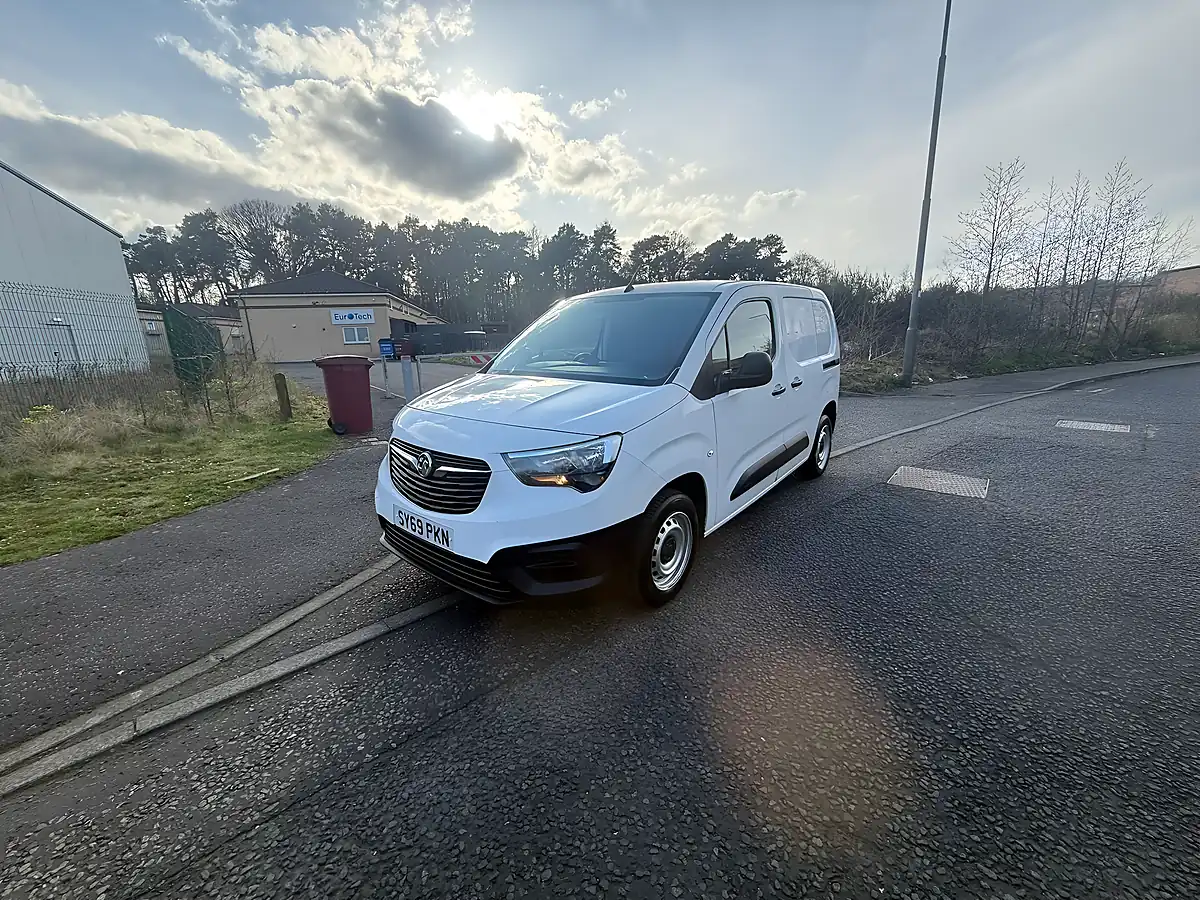 Used 2019 Vauxhall Combo 2000 Edition White - Interior and Exterior details 3