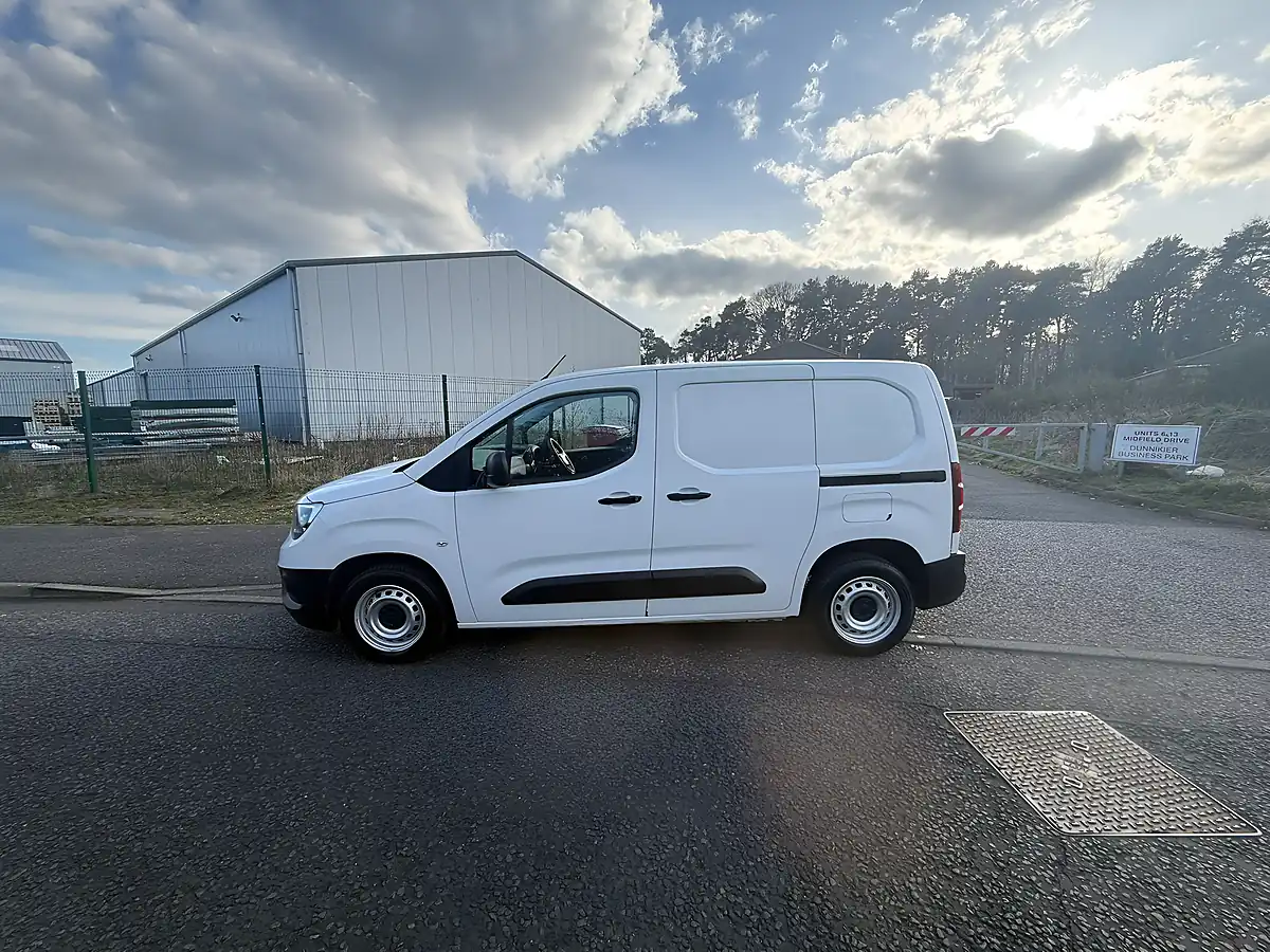 Used 2019 Vauxhall Combo 2000 Edition White - Interior and Exterior details 4