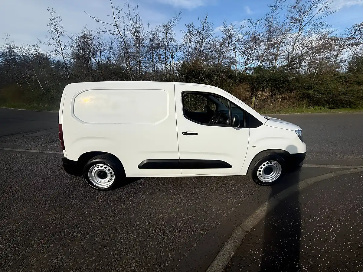 Used 2019 Vauxhall Combo 2000 Edition White - Interior and Exterior details 5