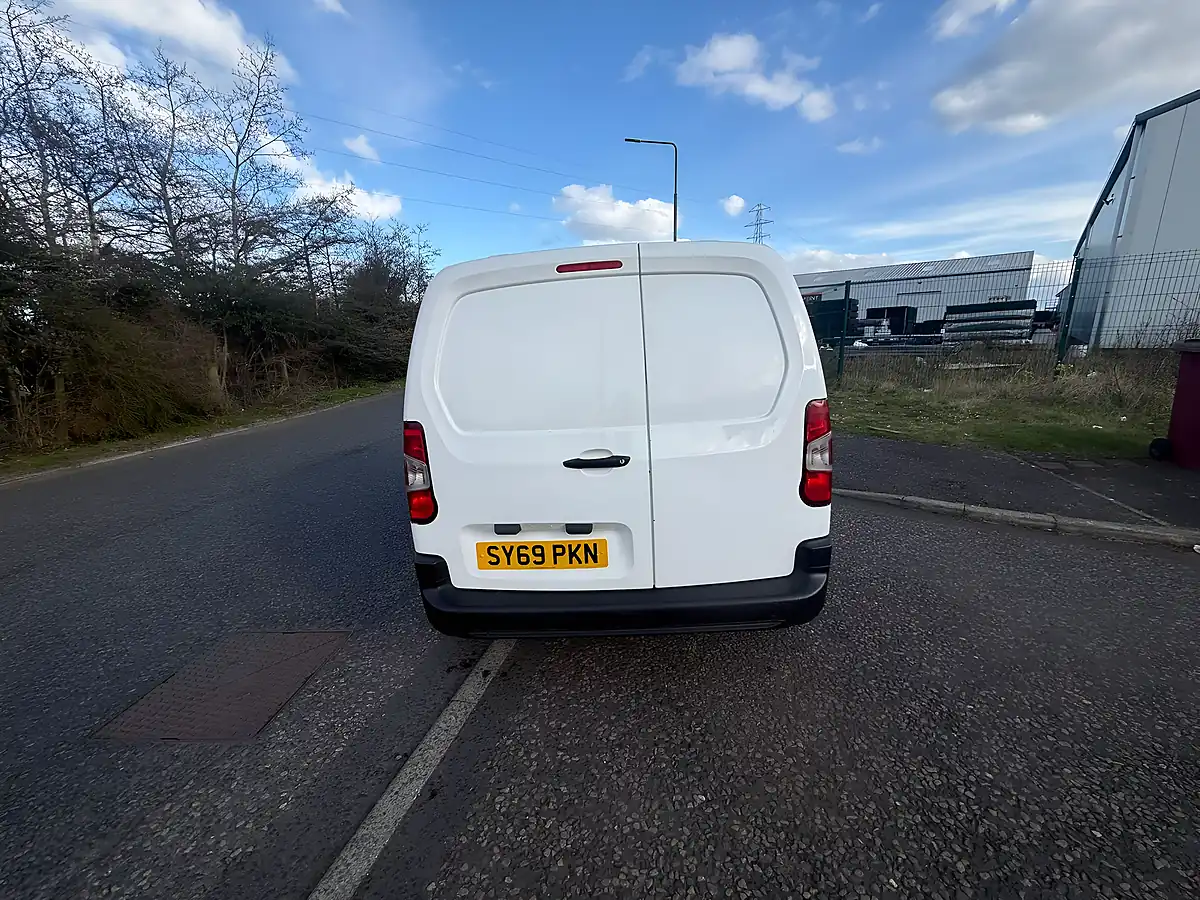Used 2019 Vauxhall Combo 2000 Edition White - Interior and Exterior details 7