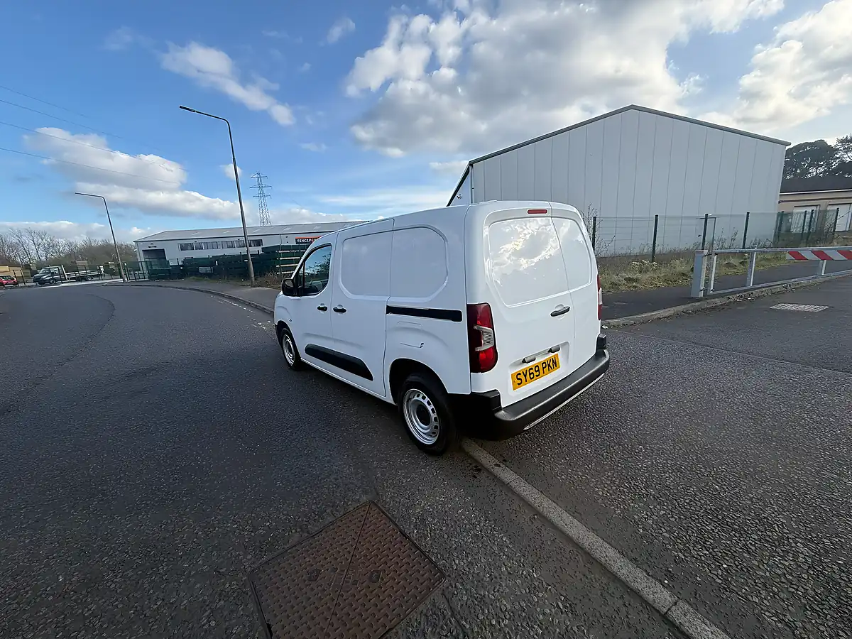 Used 2019 Vauxhall Combo 2000 Edition White - Interior and Exterior details 9