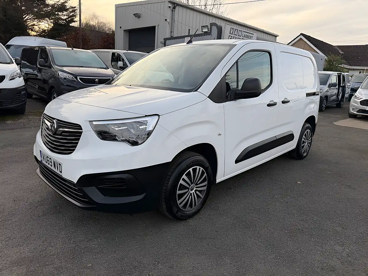 Used 2019 Vauxhall Combo 2000 Edition White - Interior and Exterior details 10