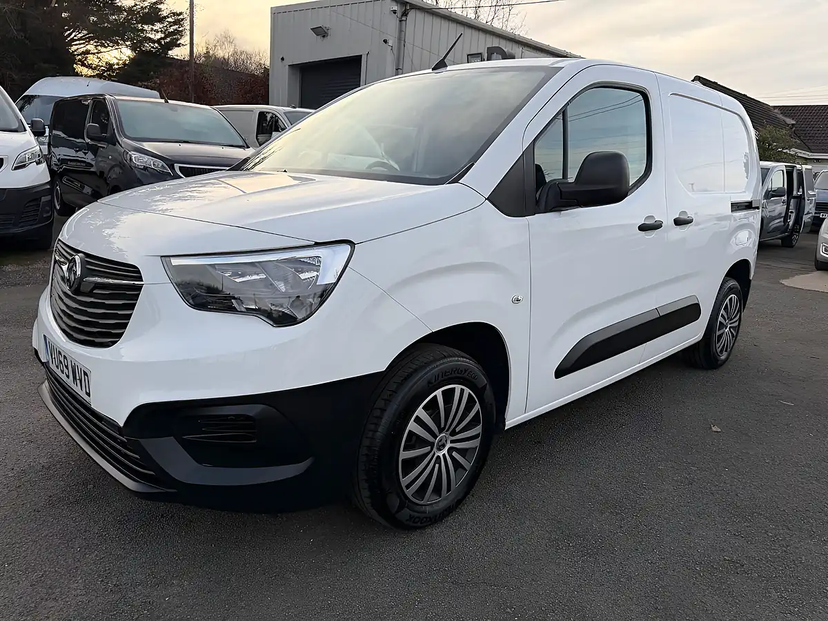 Used 2019 Vauxhall Combo 2000 Edition White - Interior and Exterior details 11