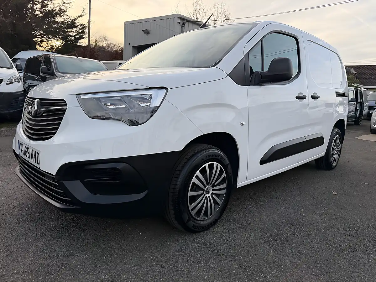 Used 2019 Vauxhall Combo 2000 Edition White - Interior and Exterior details 12