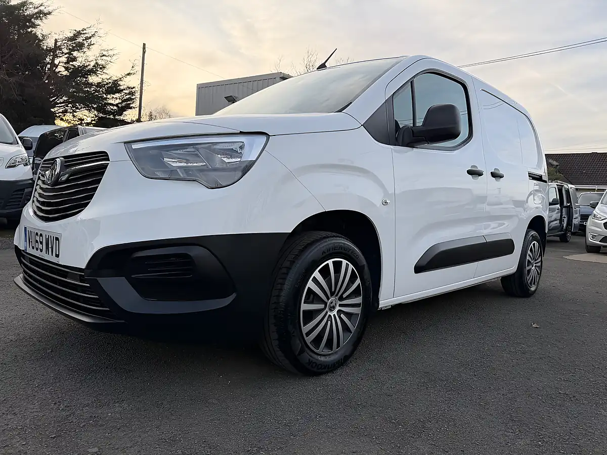 Used 2019 Vauxhall Combo 2000 Edition White - Interior and Exterior details 13
