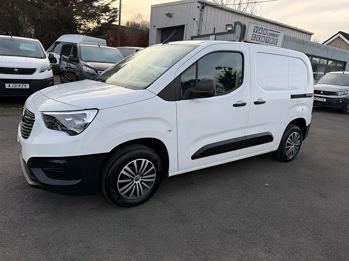 Used 2019 Vauxhall Combo 2000 Edition White - Interior and Exterior details 14