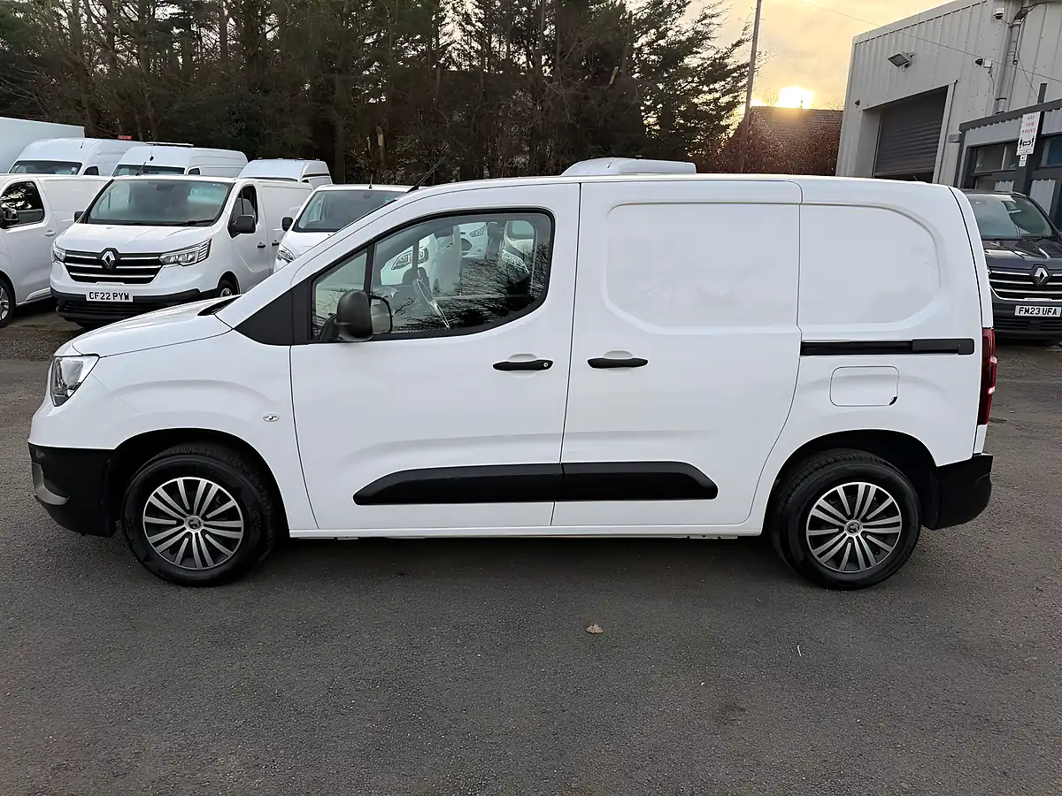 Used 2019 Vauxhall Combo 2000 Edition White - Interior and Exterior details 15