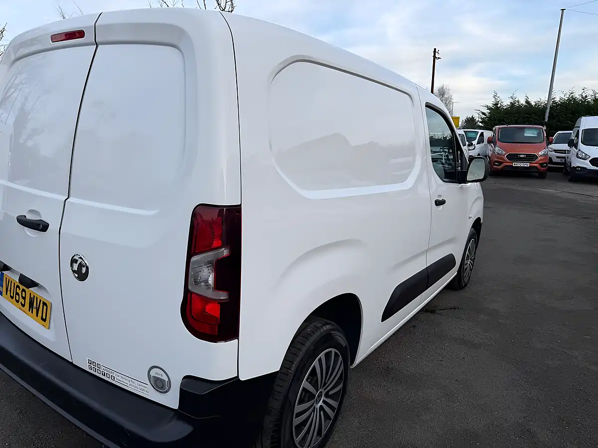 Used 2019 Vauxhall Combo 2000 Edition White - Interior and Exterior details 2