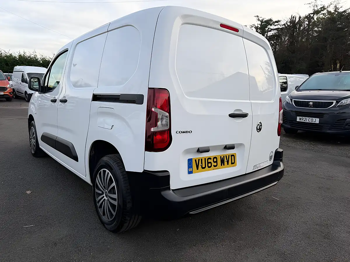 Used 2019 Vauxhall Combo 2000 Edition White - Interior and Exterior details 20
