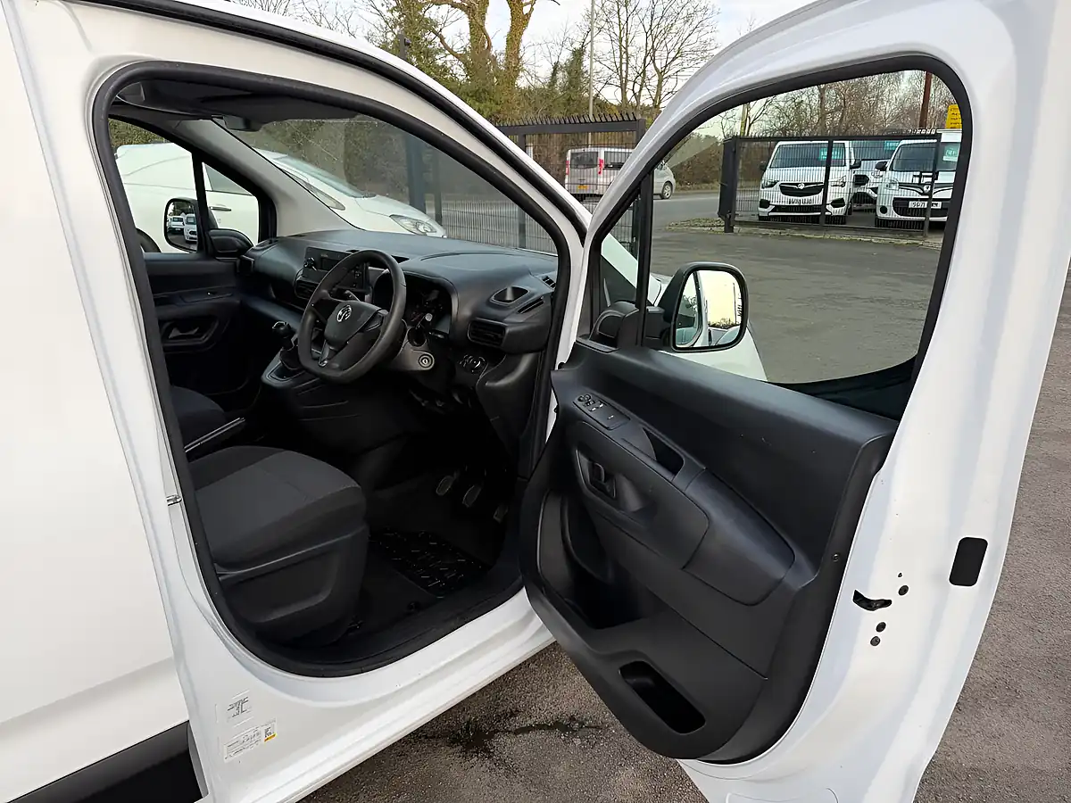 Used 2019 Vauxhall Combo 2000 Edition White - Interior and Exterior details 3