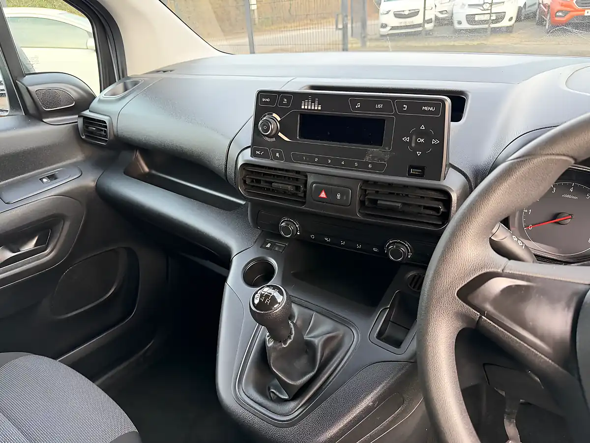 Used 2019 Vauxhall Combo 2000 Edition White - Interior and Exterior details 7